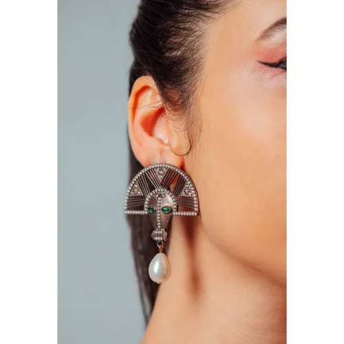 Naibbi - Mask Earring