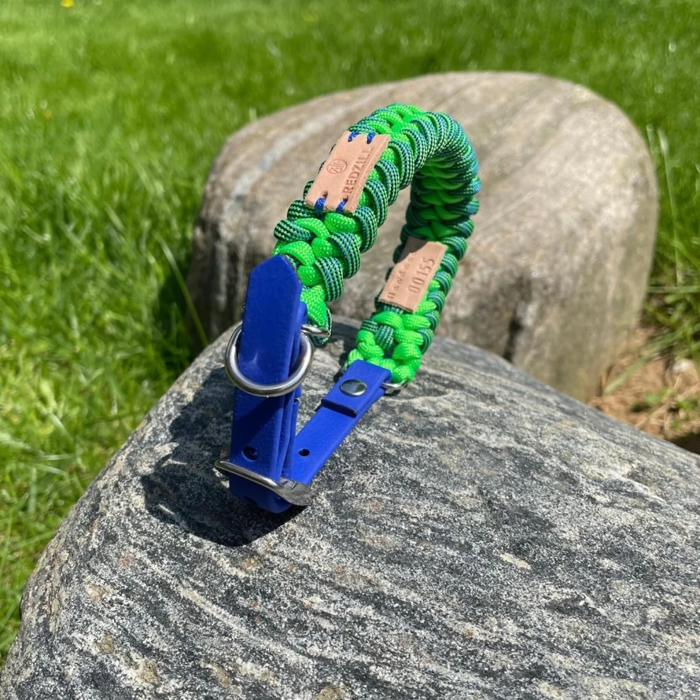 Redzill - Neon Spiral Paracord Dog Collar