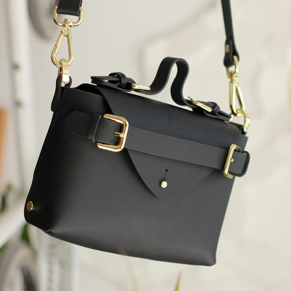 Ki Studio Co - Shell Mini Handbag