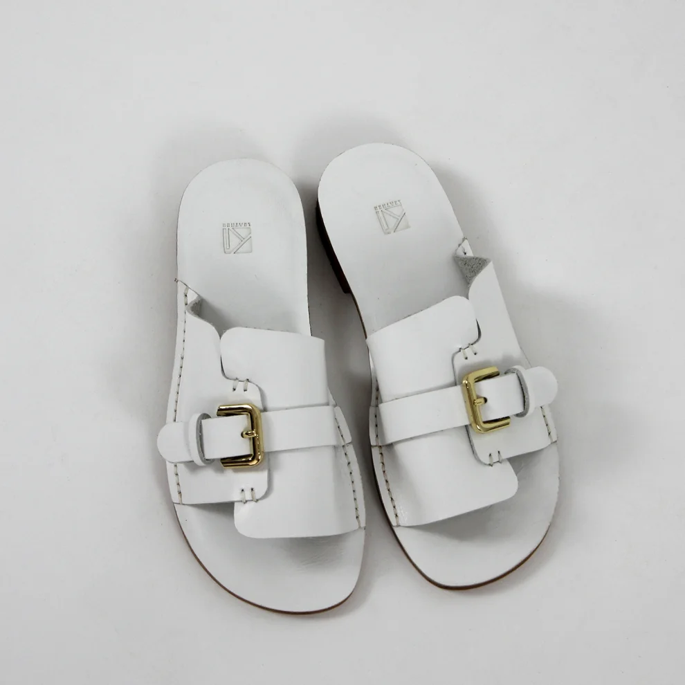 Ki Studio Co - Buckle Detailed Slippers