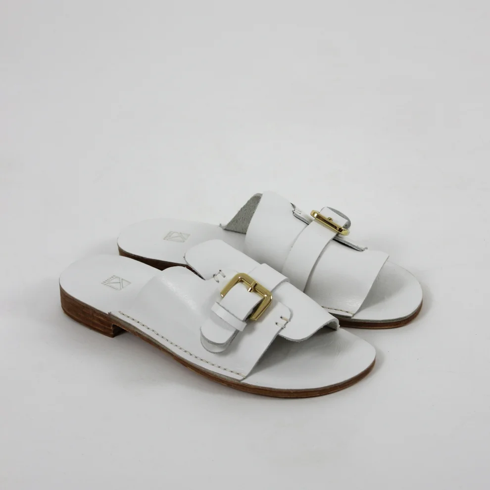 Ki Studio Co - Buckle Detailed Slippers