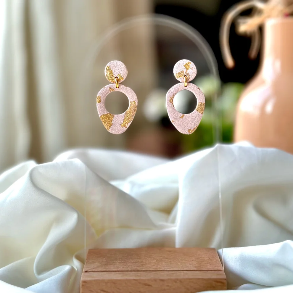 Daisy Lazy Creations - Gold Detailed Round Tip Earring