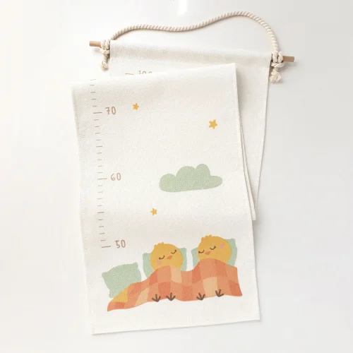 Jüppo - The Little Runaway Chick Wall Tapestry Height Chart For Kids, Organic Natural Cotton