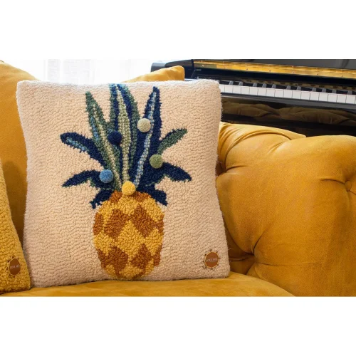 Sole Mio Collection - Pinapple Yün Punch Pillow