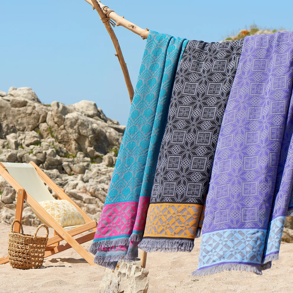 3rd Culture - Chichen Itza Summer Throw