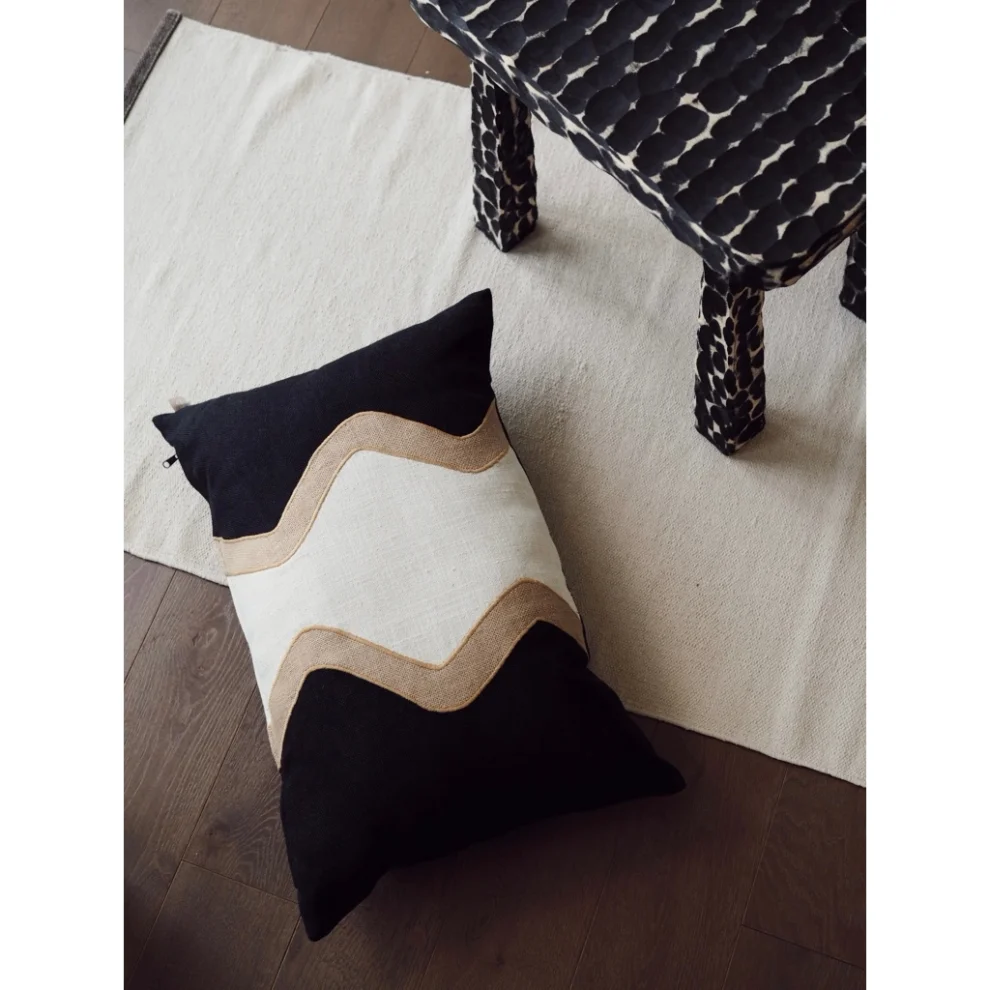 Table and Sofa - Malaga Pillow - Il