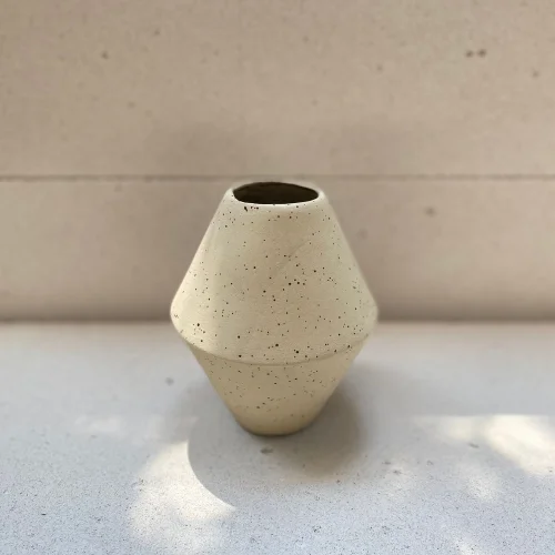 Sattva Ceramics - Speckled Vazo