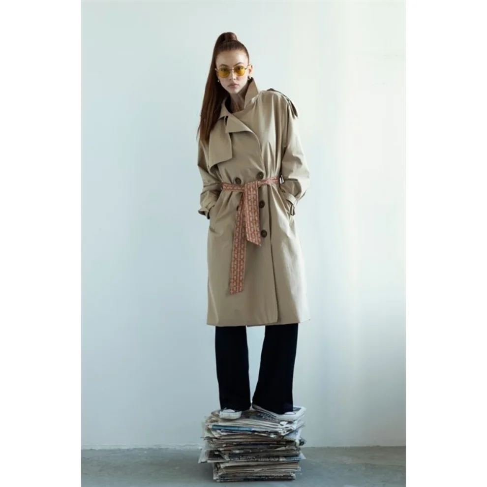 Wear Three Points - Audrey Trenchcoat