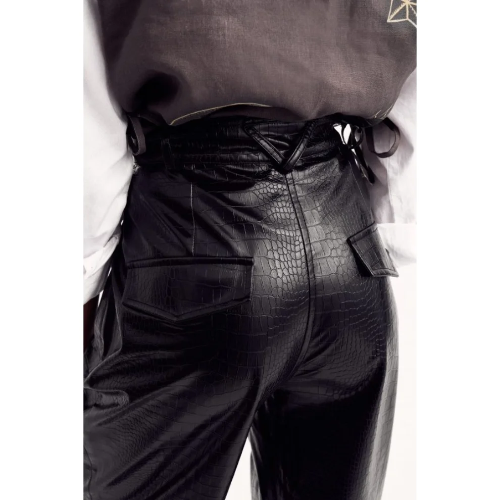 Flainer - Black Moon Faux Leather Pants