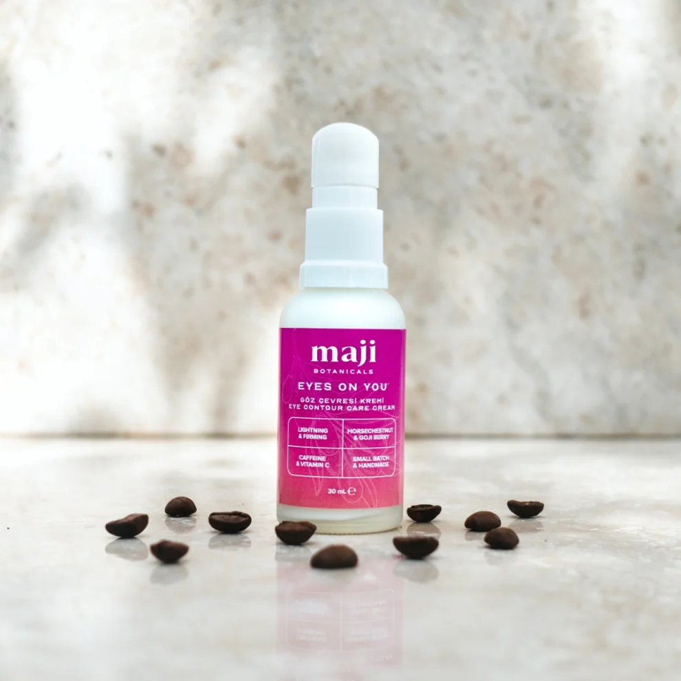 Maji Botanicals - Eyes On You Aydınlatıcı & Sıkılaştırıcı Göz Çevresi Bakım Kremi