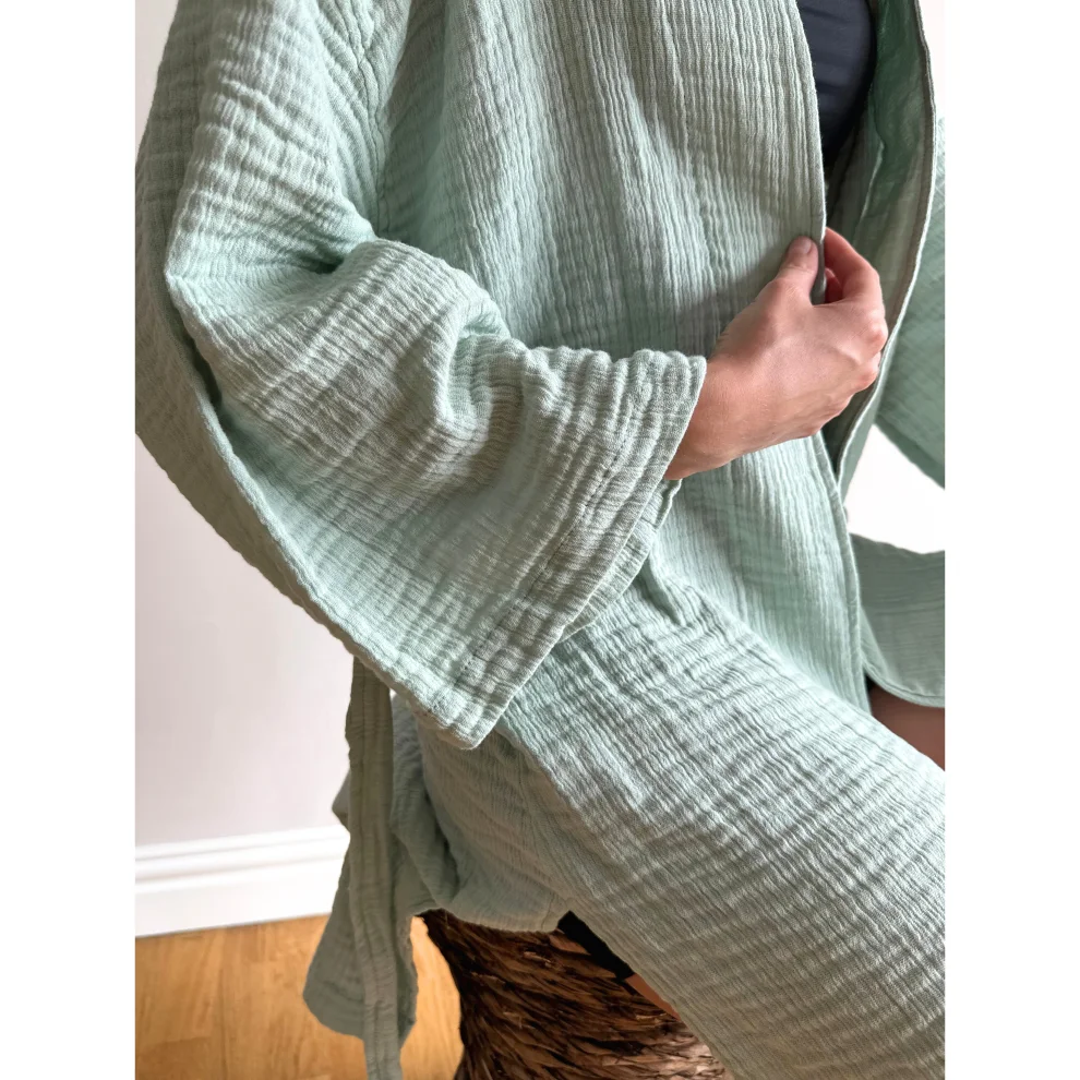 Perky Moth - Crinkle Muslin Kimono