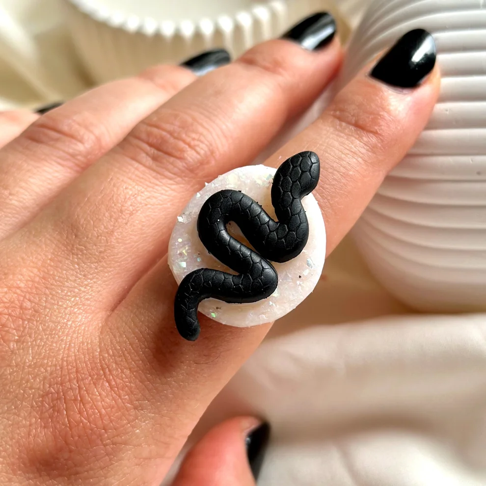 Daisy Lazy Creations - Adjustable Snake Ring