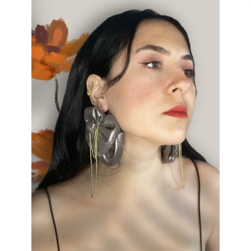 Mima - Sparkling Flower Earrings