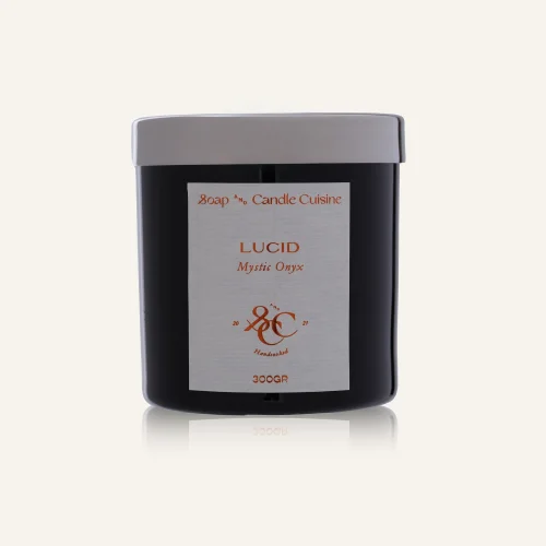 Soap and Candle Cuisine - Natural Soy Candle With Woody-oriental Scent 300 Gr