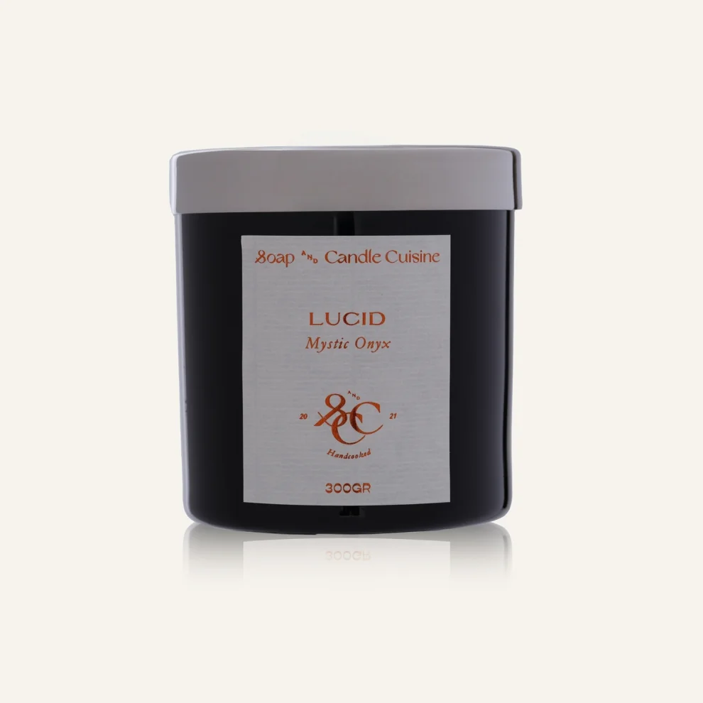 Soap and Candle Cuisine - Natural Soy Candle With Woody-oriental Scent 300 Gr