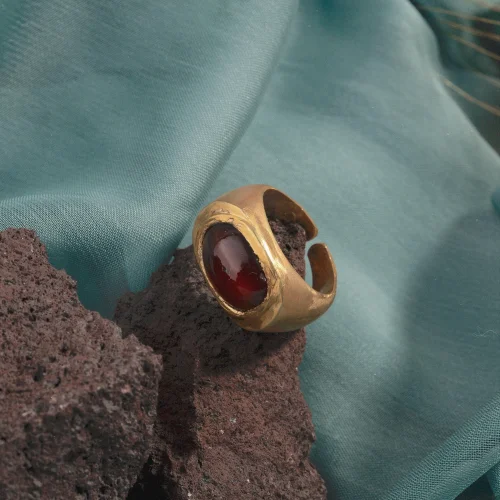 Hesperides Jewelry - Roman Signet Ring - Hessonite