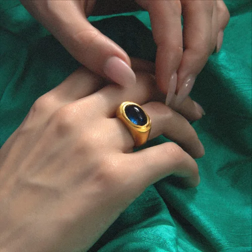 Hesperides Jewelry - Roman Signet Ring - Iolite
