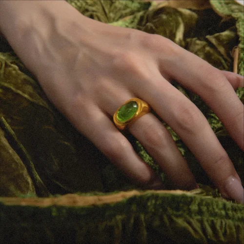 Hesperides Jewelry - Roman Signet Ring - Peridot