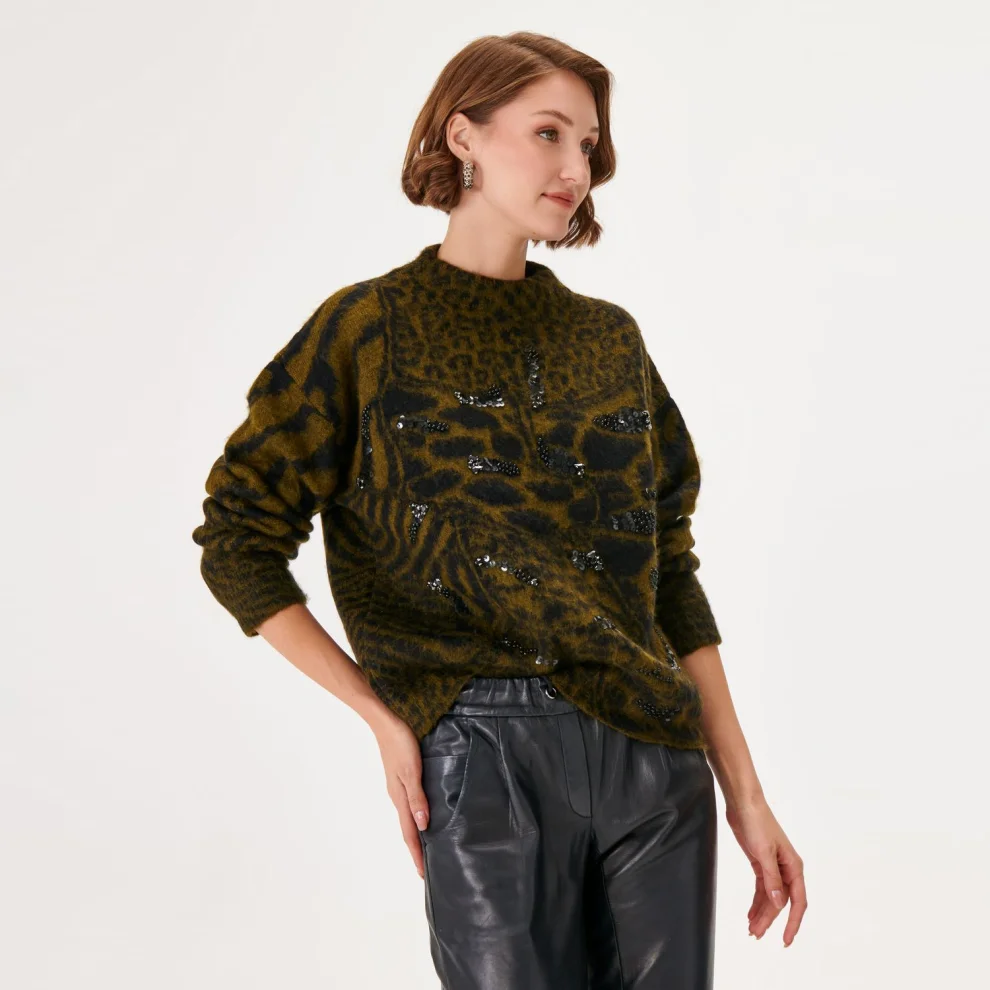 H and m outlet leopard sweater