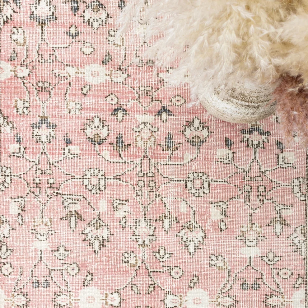 Soho Antiq - Armin Hand Woven Floral Isparta Carpet 120x204cm