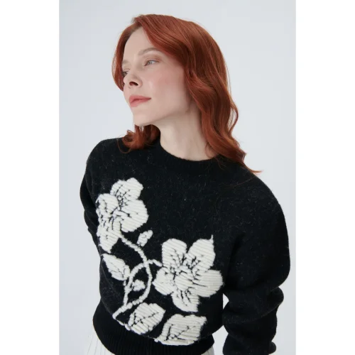 Joinus - Flower Detail Knitwear Sweater