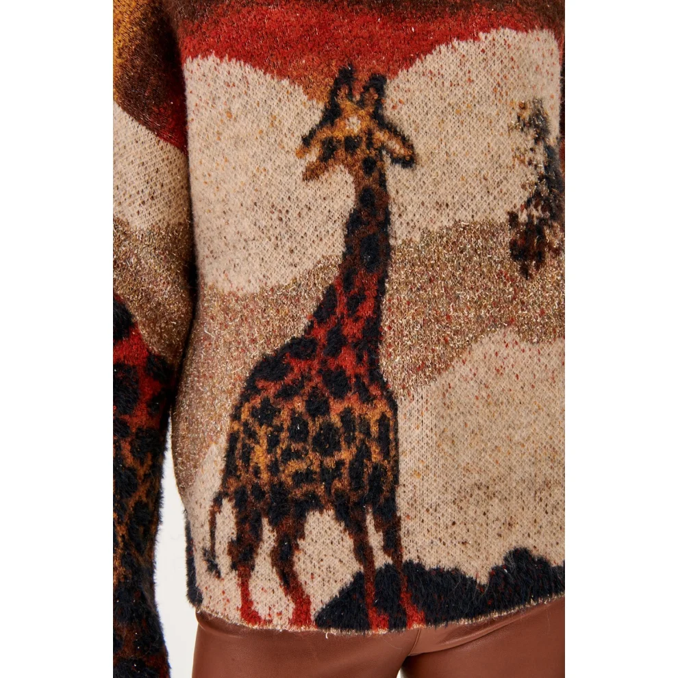 Giraffe sweater 2025