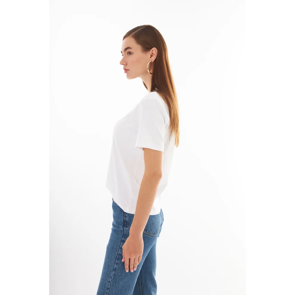 Beauty Bites - Anais Basic Tshirt