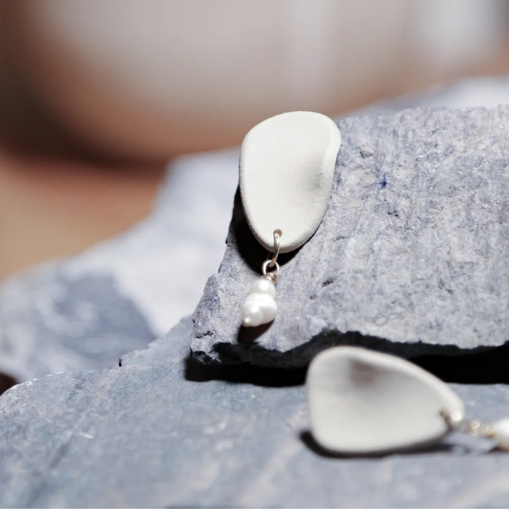 Gazelle Jewelry - Zadie-el Yapımı Stoneware Seramik İncili Küpe