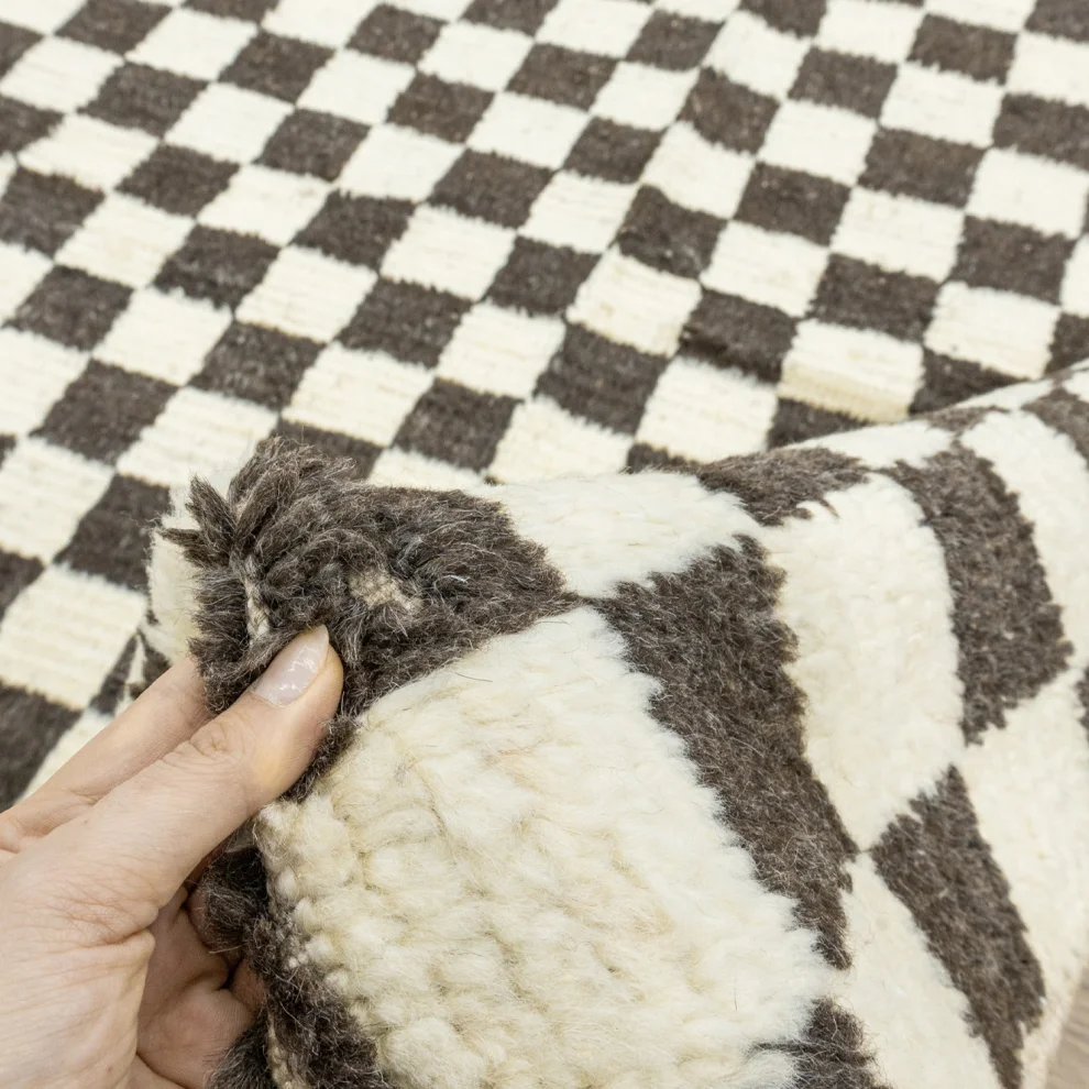 Soho Antiq - Cidal Checkered Large Hand-woven Wool Rug