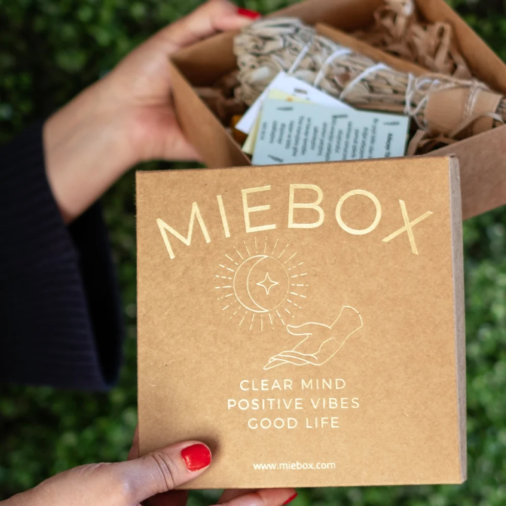Miebox Rituals - Energy Cleansing Ritual Kit (sage Smudge, Palo Santo, Beeswax Candle, Box Spiritual Gift)