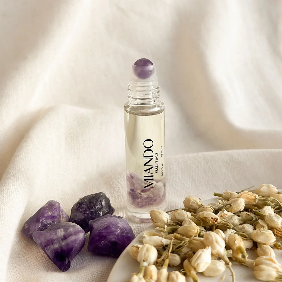 Miando Essentials - Enjoy Set / Essential Oil And Crystal Roll On Set