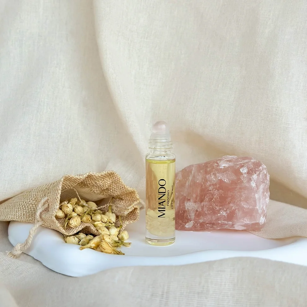 Miando Essentials - Love Set / Essential Oil And Crystal Roll On Set