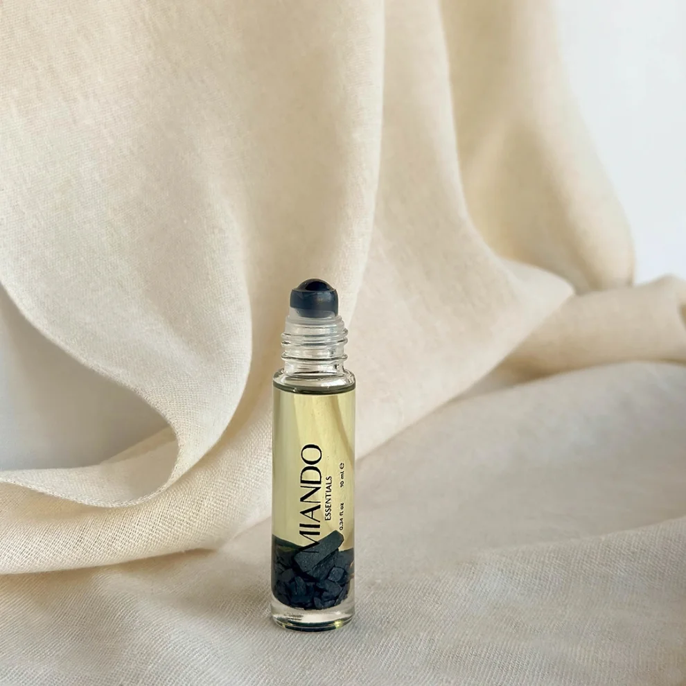 Miando Essentials - Love Set / Essential Oil And Crystal Roll On Set