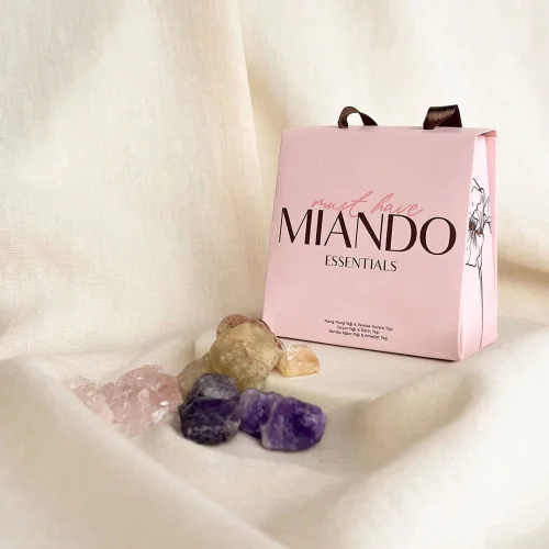 Miando Essentials - Must Have Set / Essential Oil And Crystal Roll On Set