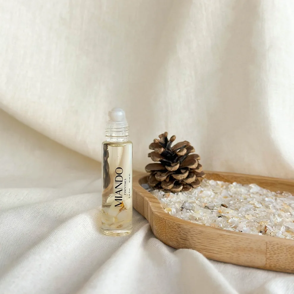 Miando Essentials - Success Set / Essential Oil And Crystal Roll On Set