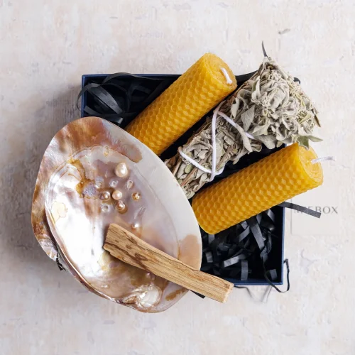 Miebox Rituals - New Year Ritual: The Purification Ritual For Mind And Body: Mother-of-pearl Incense Holder, White Sage, Beeswax Candle And Palo Santo