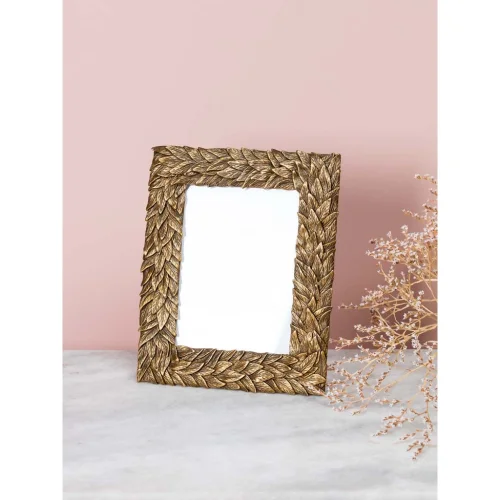 Ritzy Fine Living - Delmara Frame