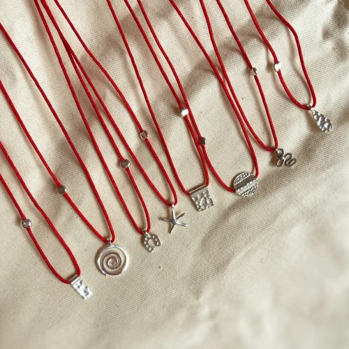 The Pheia - Mini Plate String Necklace