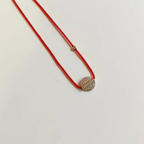 The Pheia - Round Plate String Necklace