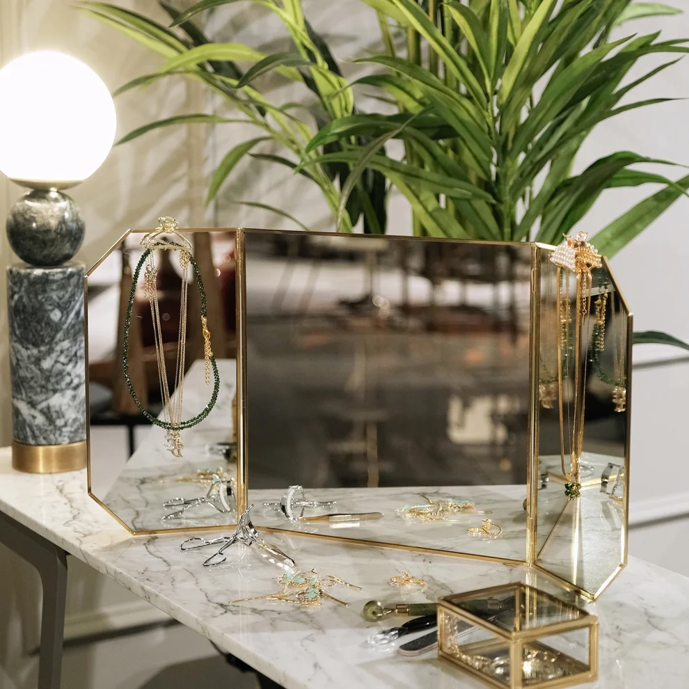 Gold dressing table mirror urban deals outfitters