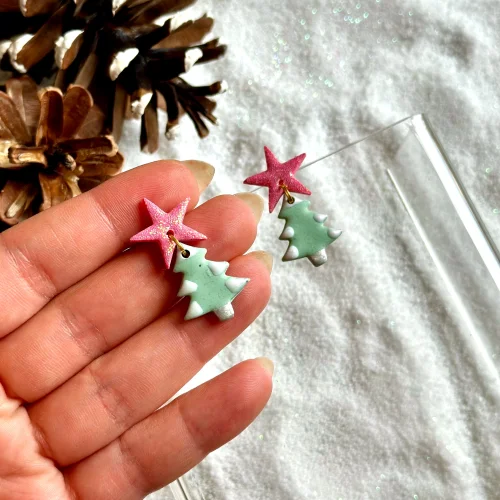 Daisy Lazy Creations - Yıldız Detaylı Çam Ağacı Küpe