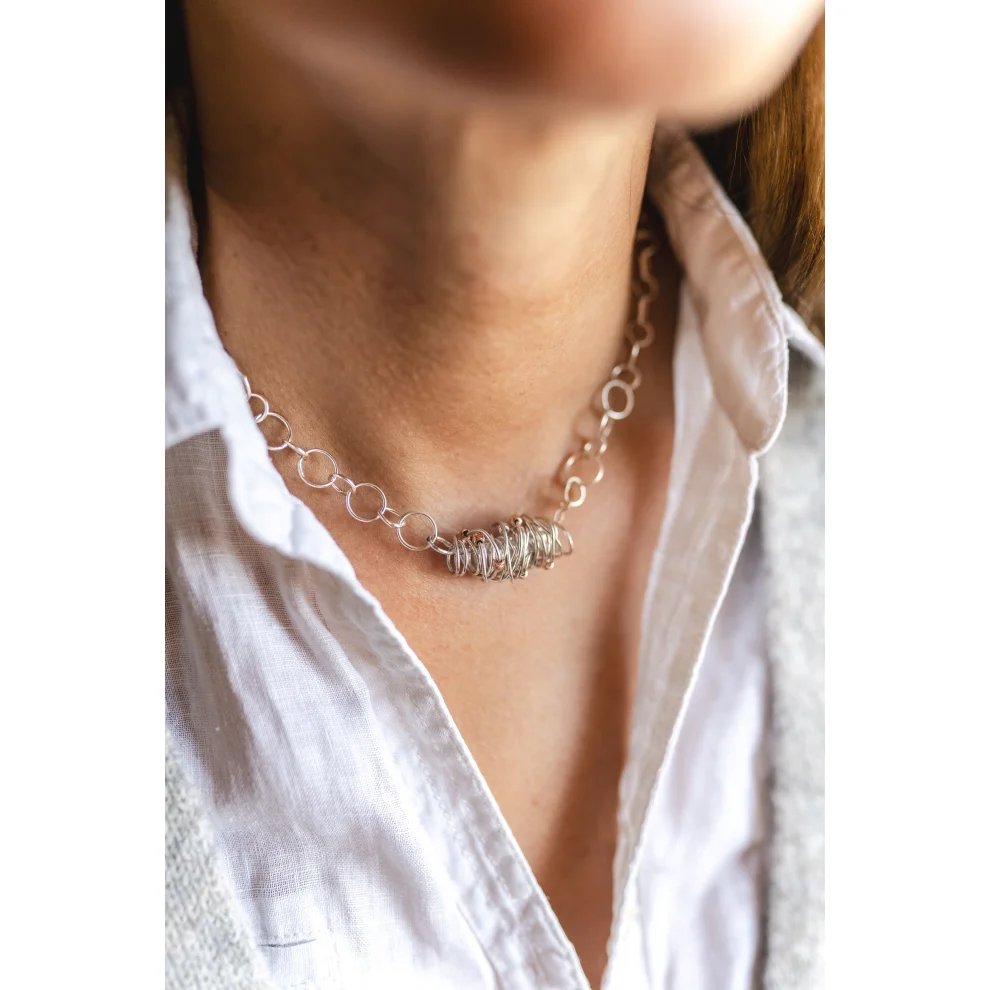 İz Jewel - Tape Wrapped Chain Necklace
