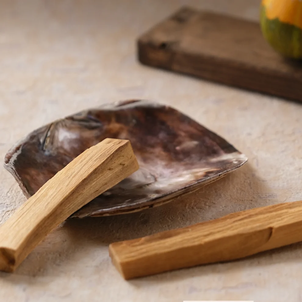 Miebox Rituals - Wish Kit Energy Set: Palo Santo Incense And Placuna Sea Shell Incense Holder