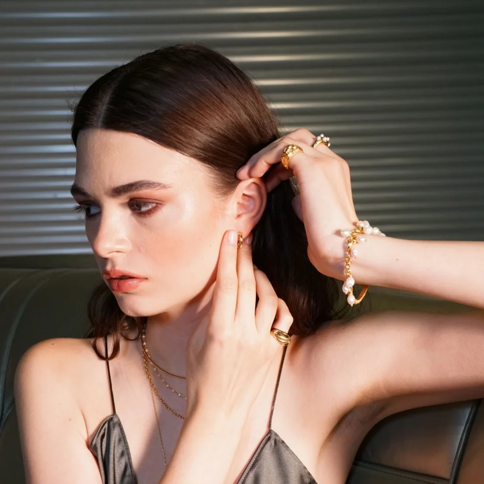 Linya Jewellery - Layda Amorphous Matte Pearl Bracelet