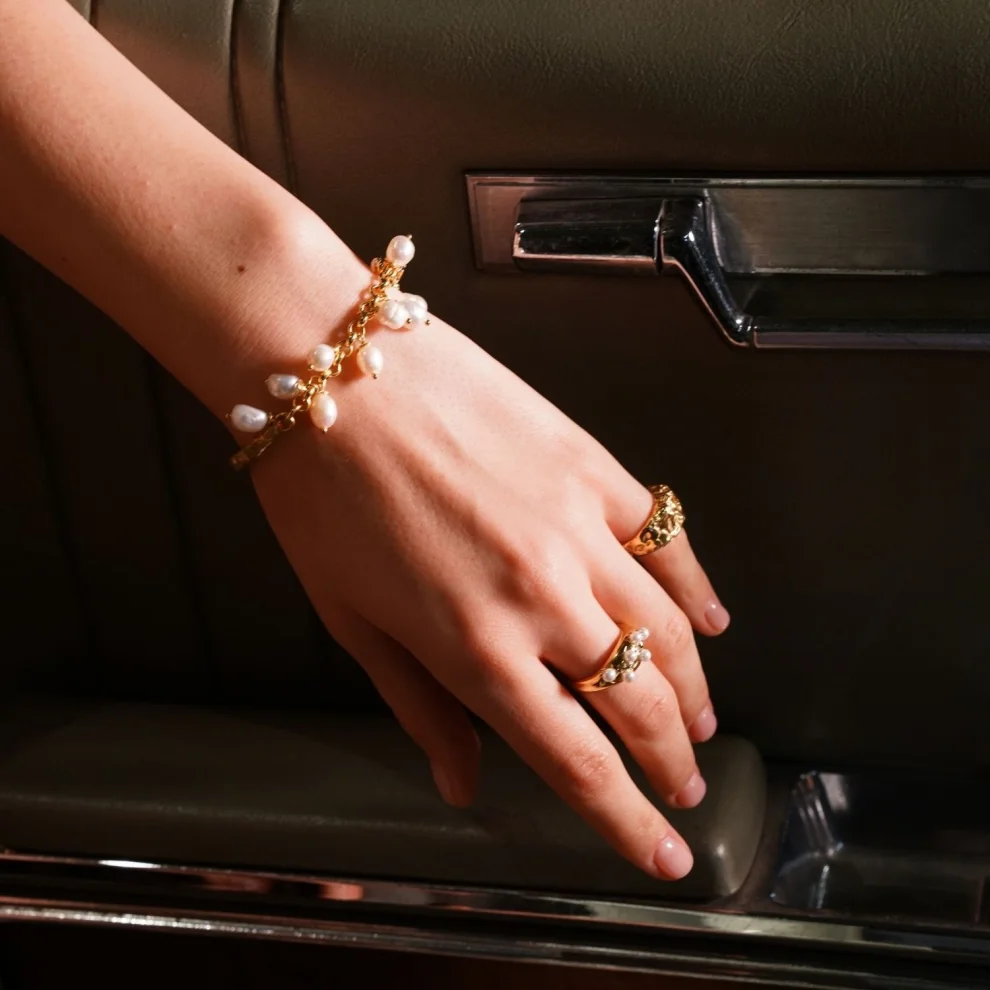 Linya Jewellery - Layda Amorphous Matte Pearl Bracelet