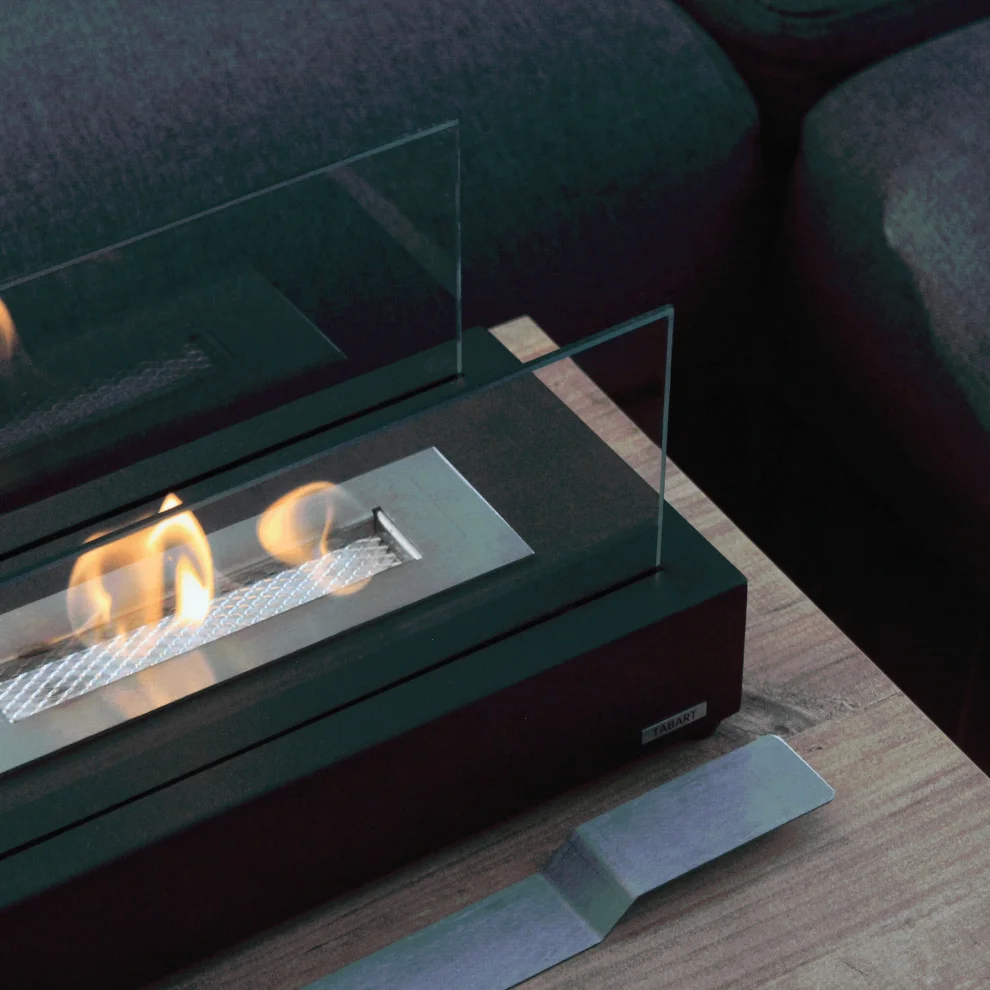 Tabart - Black-iron Mini V.1 Metal Desktop Bioethanol Fireplace + 1lt Bioethanol Fireplace Fuel