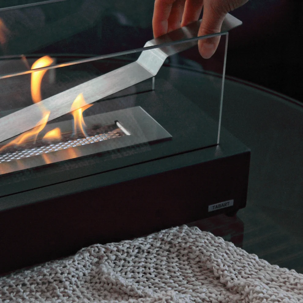 Tabart - Black-iron Mini V.1 Metal Desktop Bioethanol Fireplace + 1lt Bioethanol Fireplace Fuel