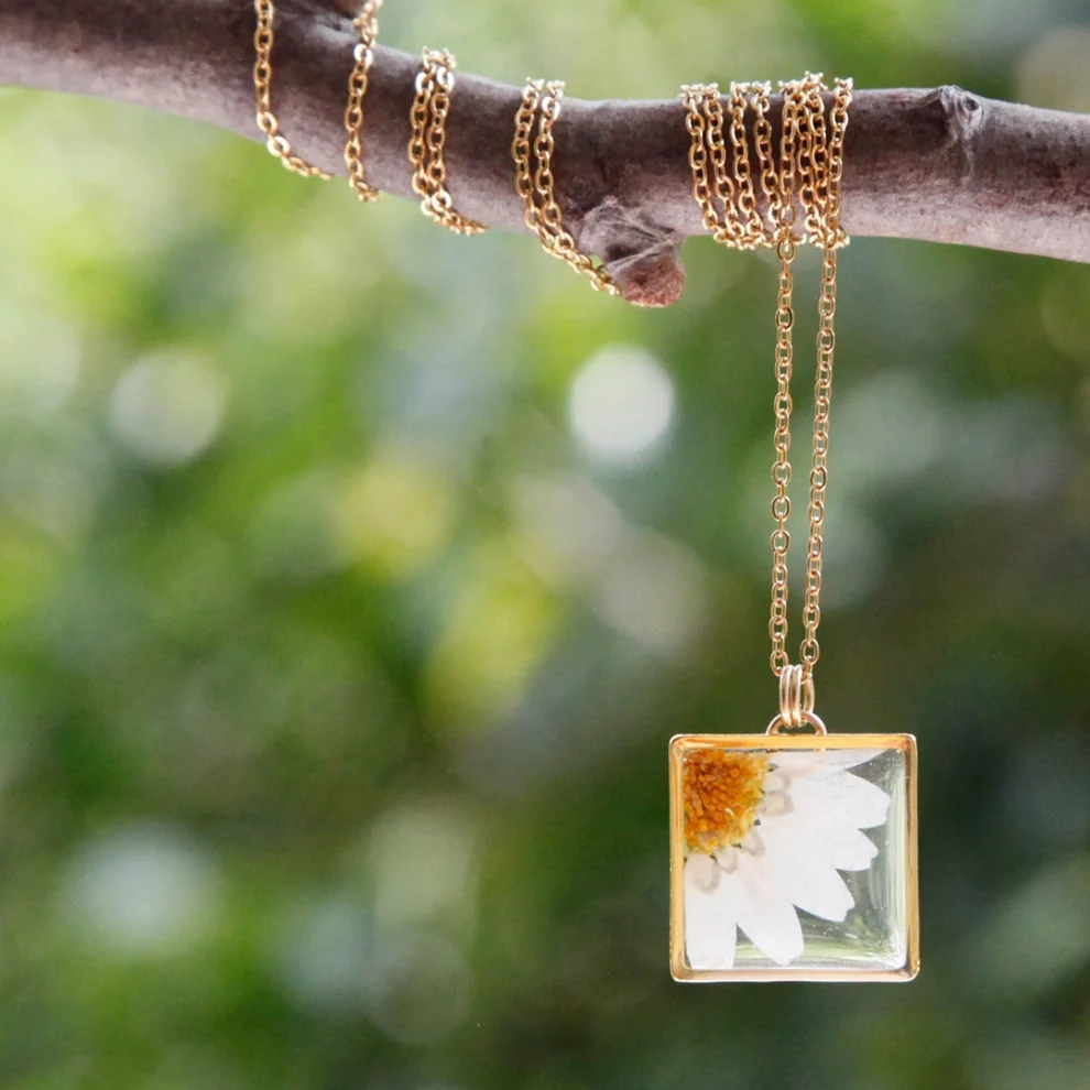 Beincoe - Daisy - Clear Square Necklace