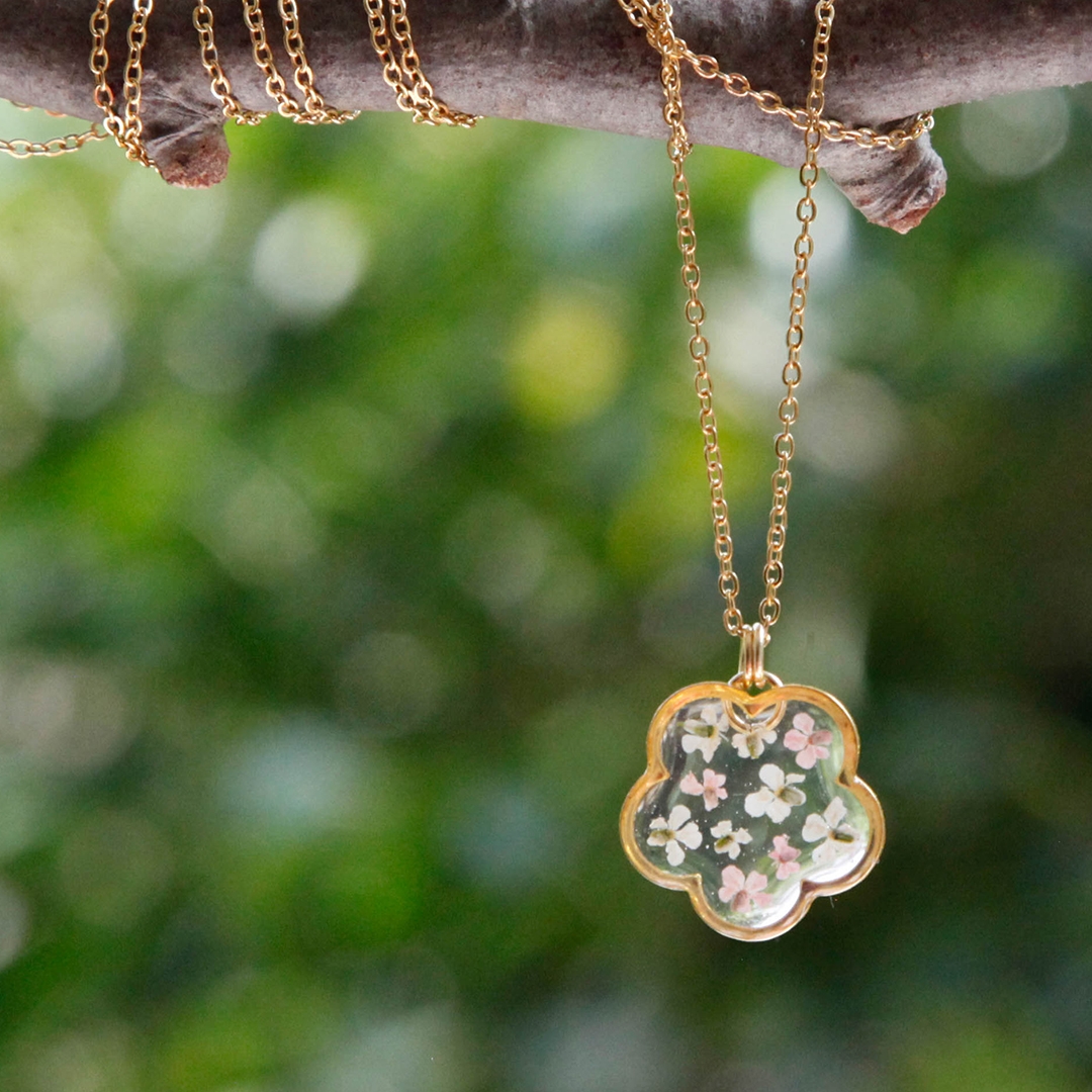 Beincoe Queen Anne's Lace Clear Flower Necklace hipicon