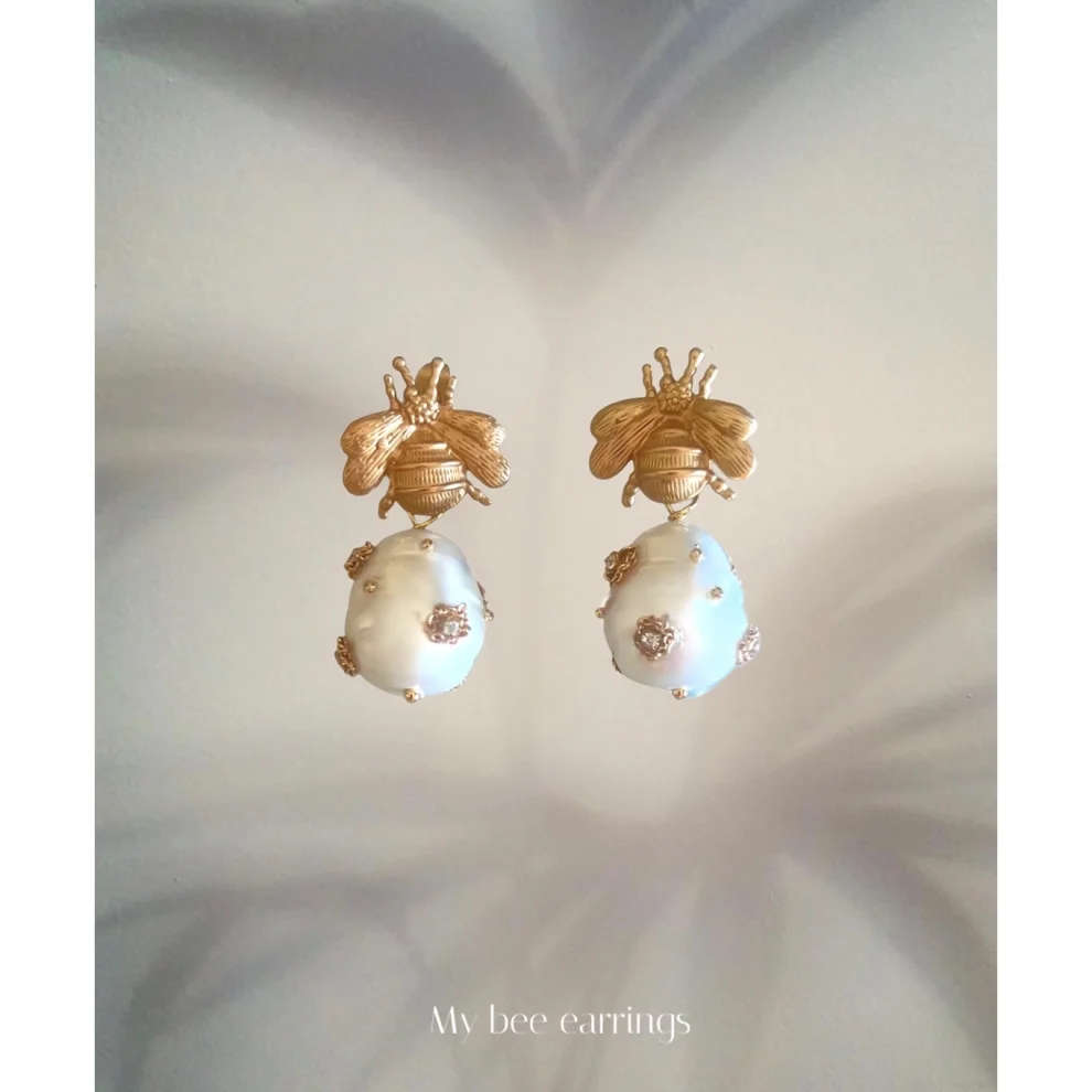 Vanilla and Coconuts - My Bee Earrings